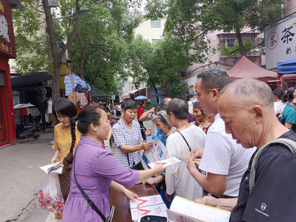 中方县铜湾镇：开展高校毕业生等青年就业创业政策宣传活动