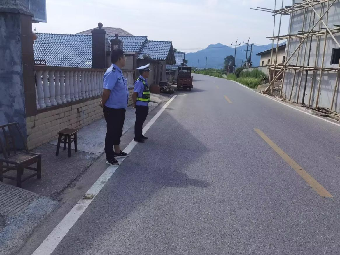 中方县铜湾镇开展“戴帽行动” 保障群众出行安全