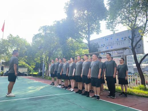 中方县铜湾镇开展庆“八一”军事日活动 情暖退役军人
