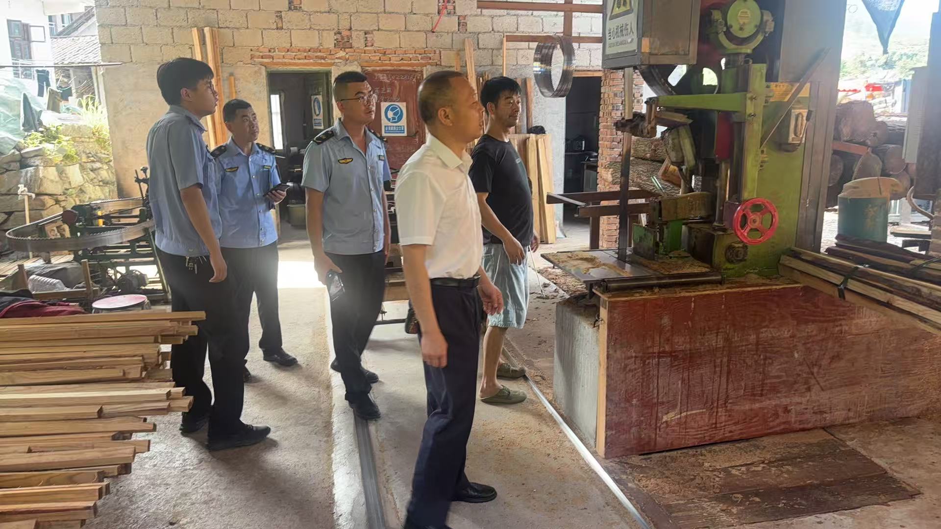 中方县铜湾镇开展消防安全专项检查 筑牢辖区安全防线