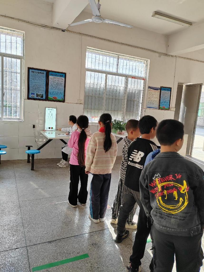 中方县花桥镇：细致体检促成长