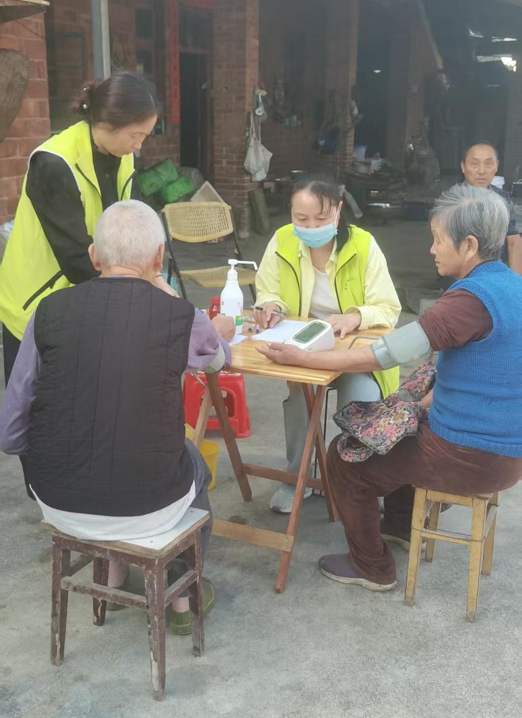 中方县卫生院公卫团队入户服务暖民心