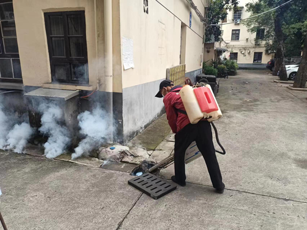 建設(shè)路街道開展夏季滅蚊防蚊集中消殺行動(dòng)