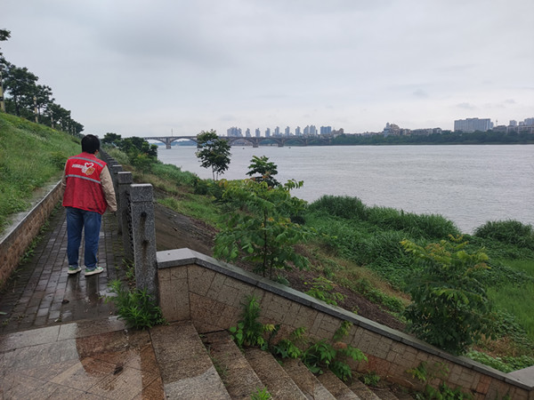 建設(shè)路街道開展日常巡河工作