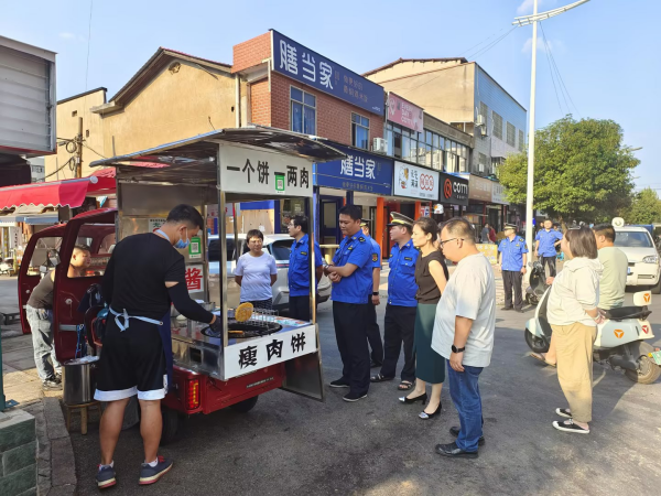 建設路街道開展學校周邊市容環(huán)境整治