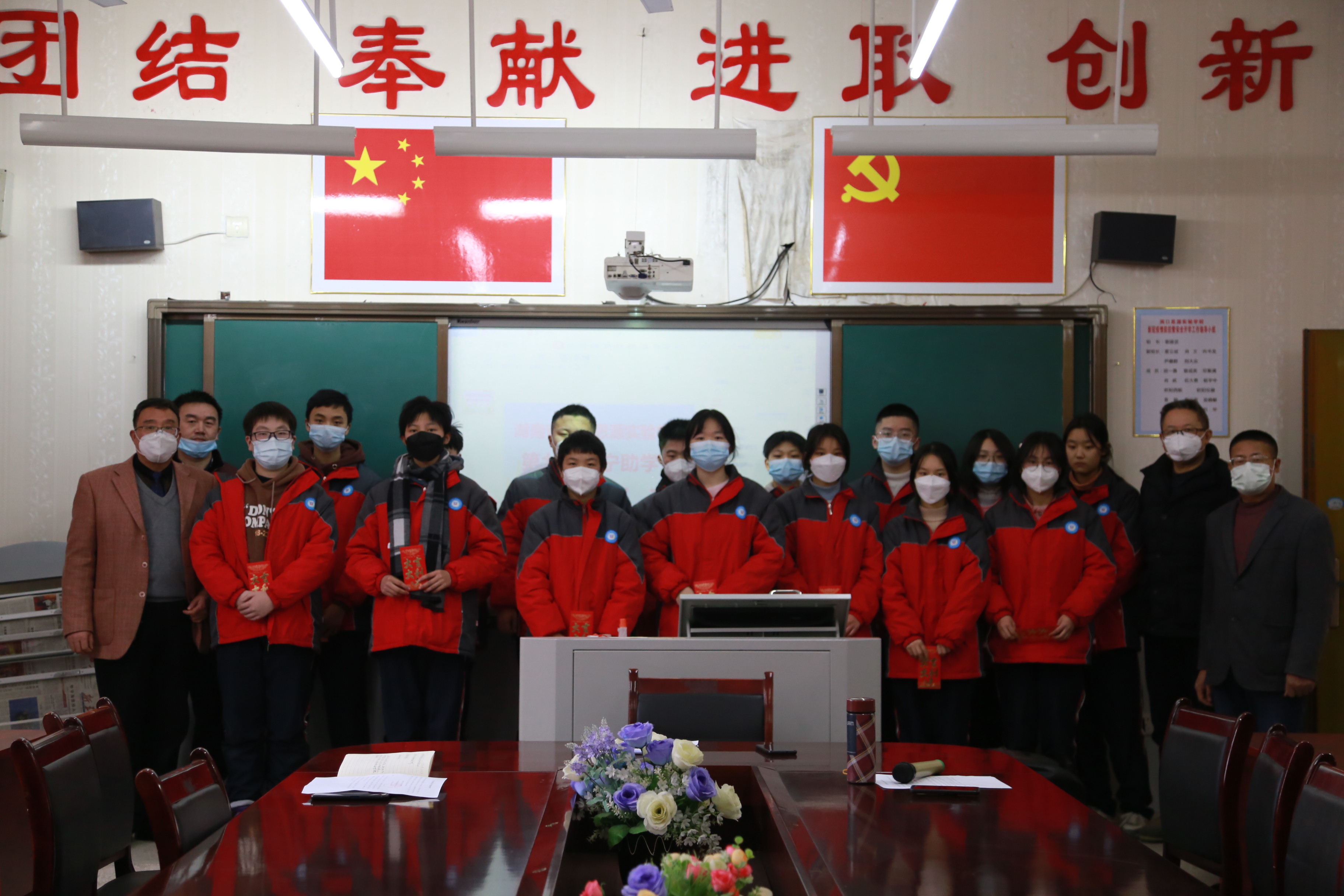 洞口思源实验学校举行第九届芸宁助学金发放仪式