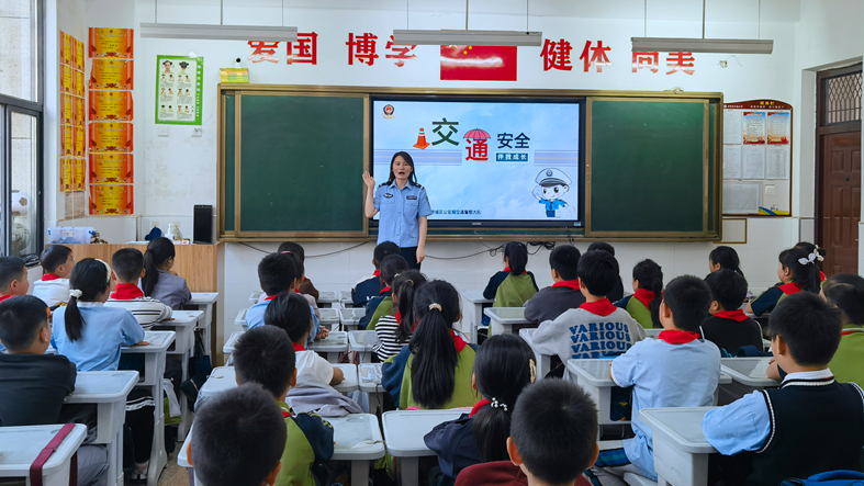 鼎城区江南小学：鼎城交警来校开展交通安全宣讲