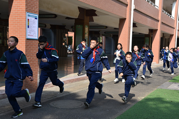 鼎城区善卷中学：提升应急救援本领  筑牢安全防火底线