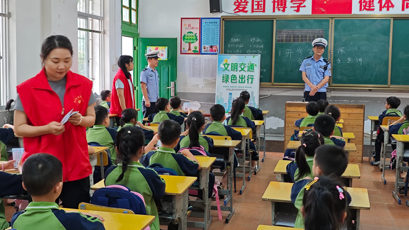 鼎城区江南小学：交警开讲啦
