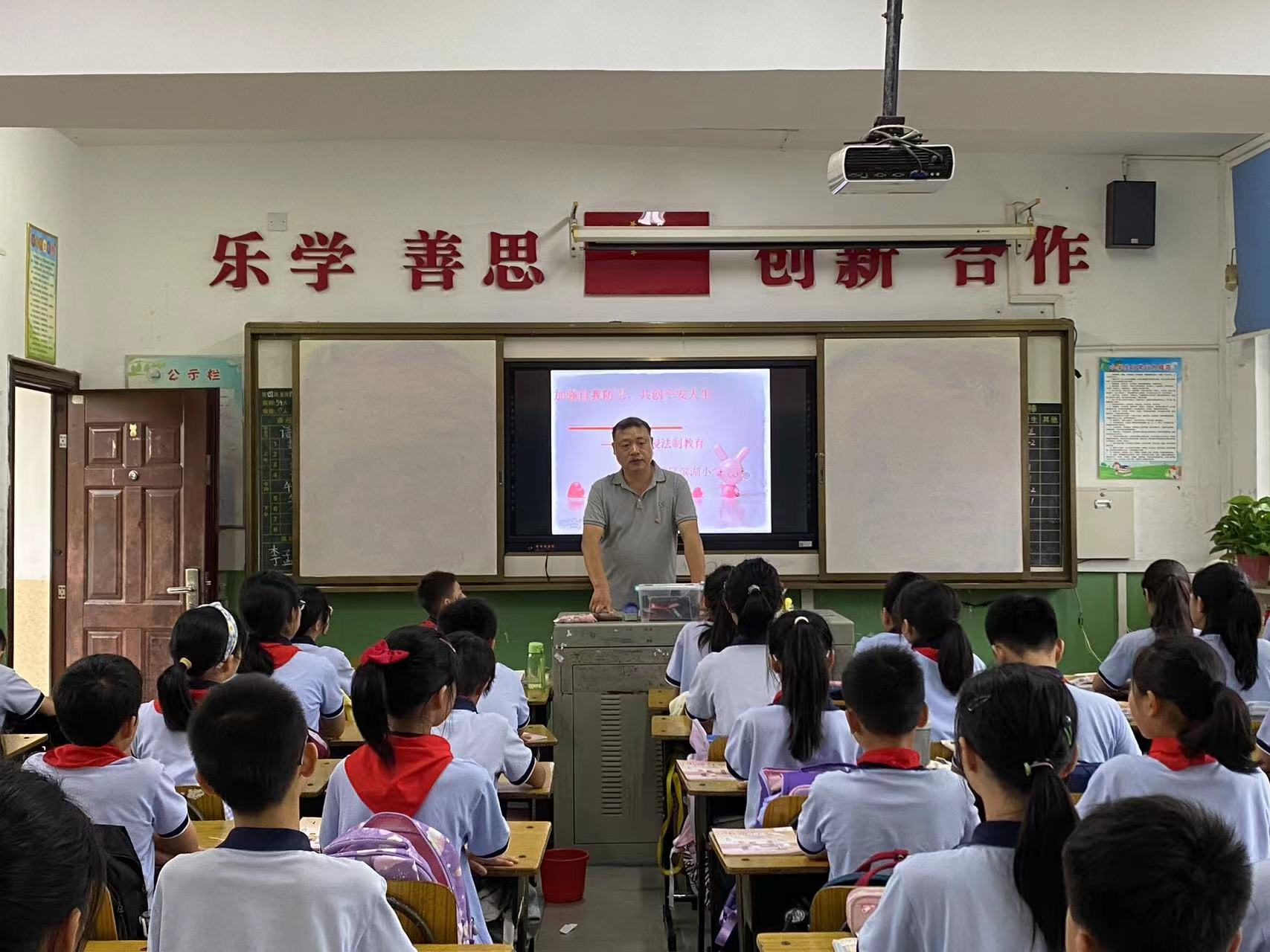 武陵区滨湖小学开展“防性侵”法制安全讲座