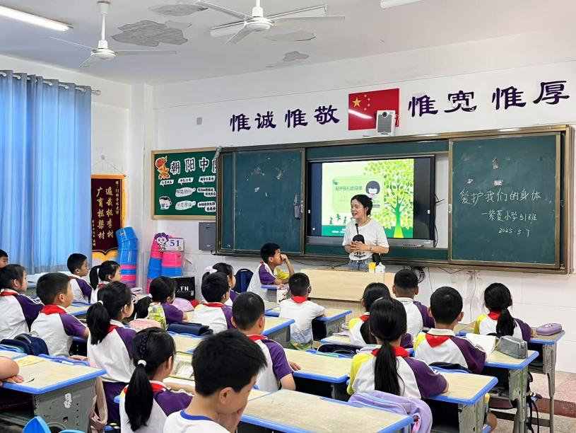 武陵区紫菱小学开展“女童保护”公益课堂