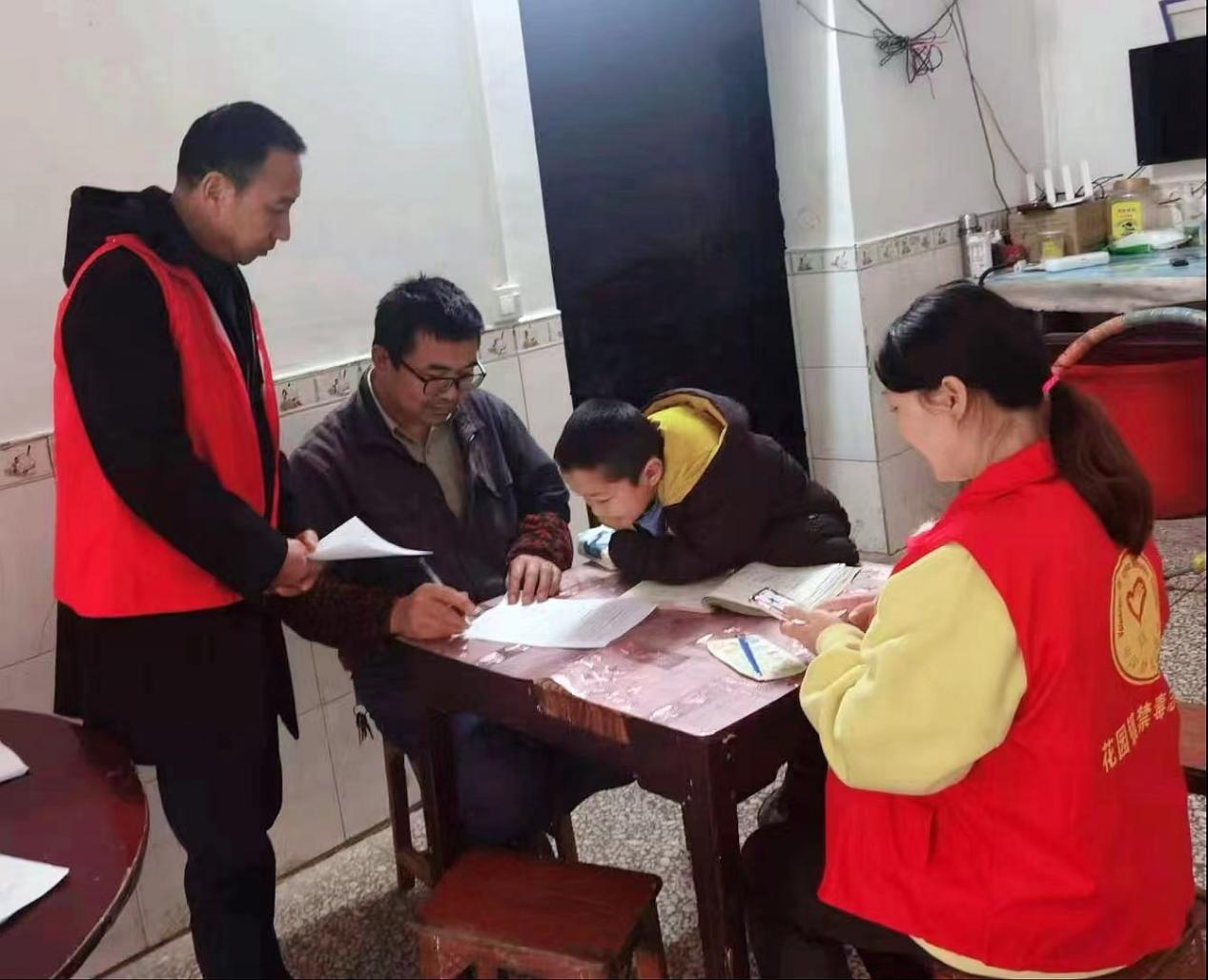 花园镇红军桥社区开展防溺水宣传  筑牢安全“防护网”