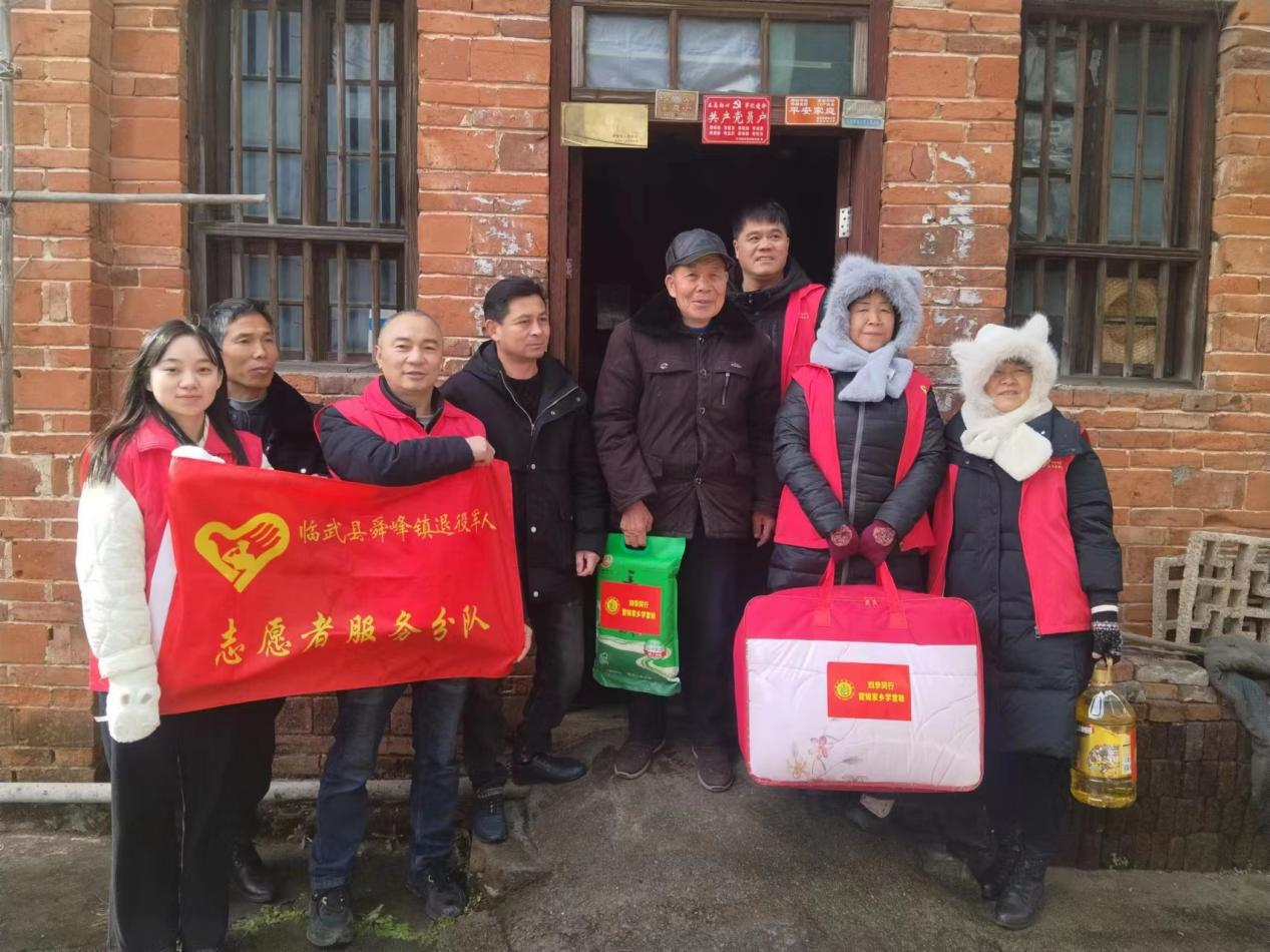 新春走基层｜舜峰镇：慰问老兵送关怀