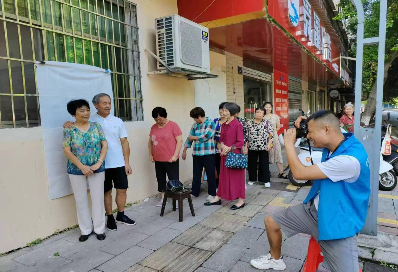 舜峰鎮(zhèn)：情暖夕陽  定格微笑