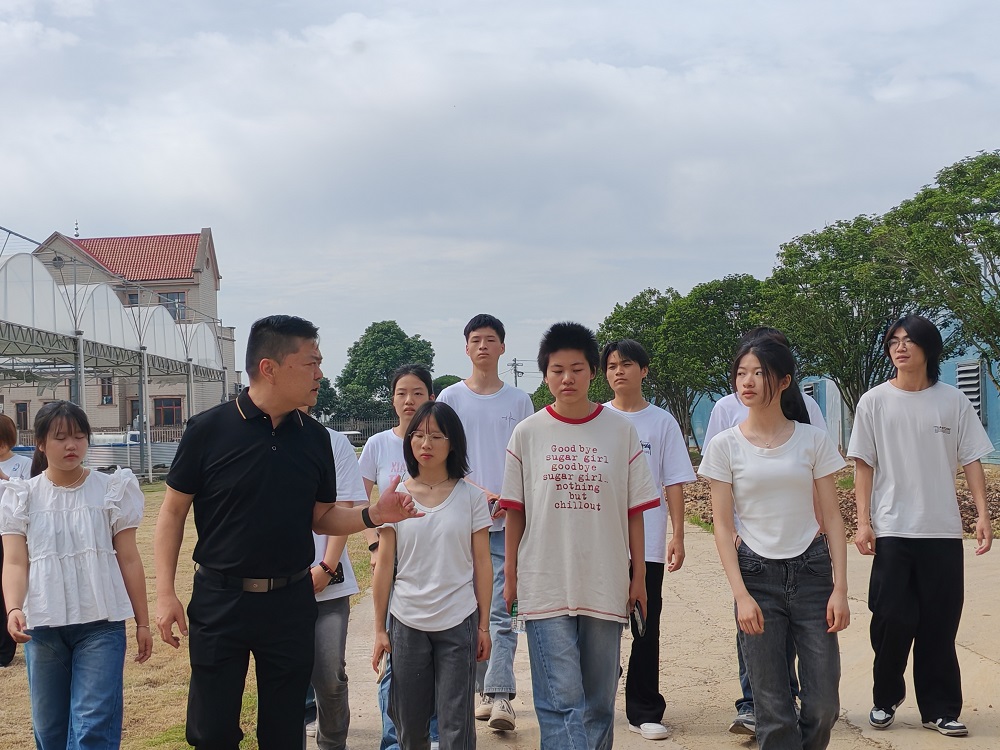 “园校共建”，助力乡村振兴