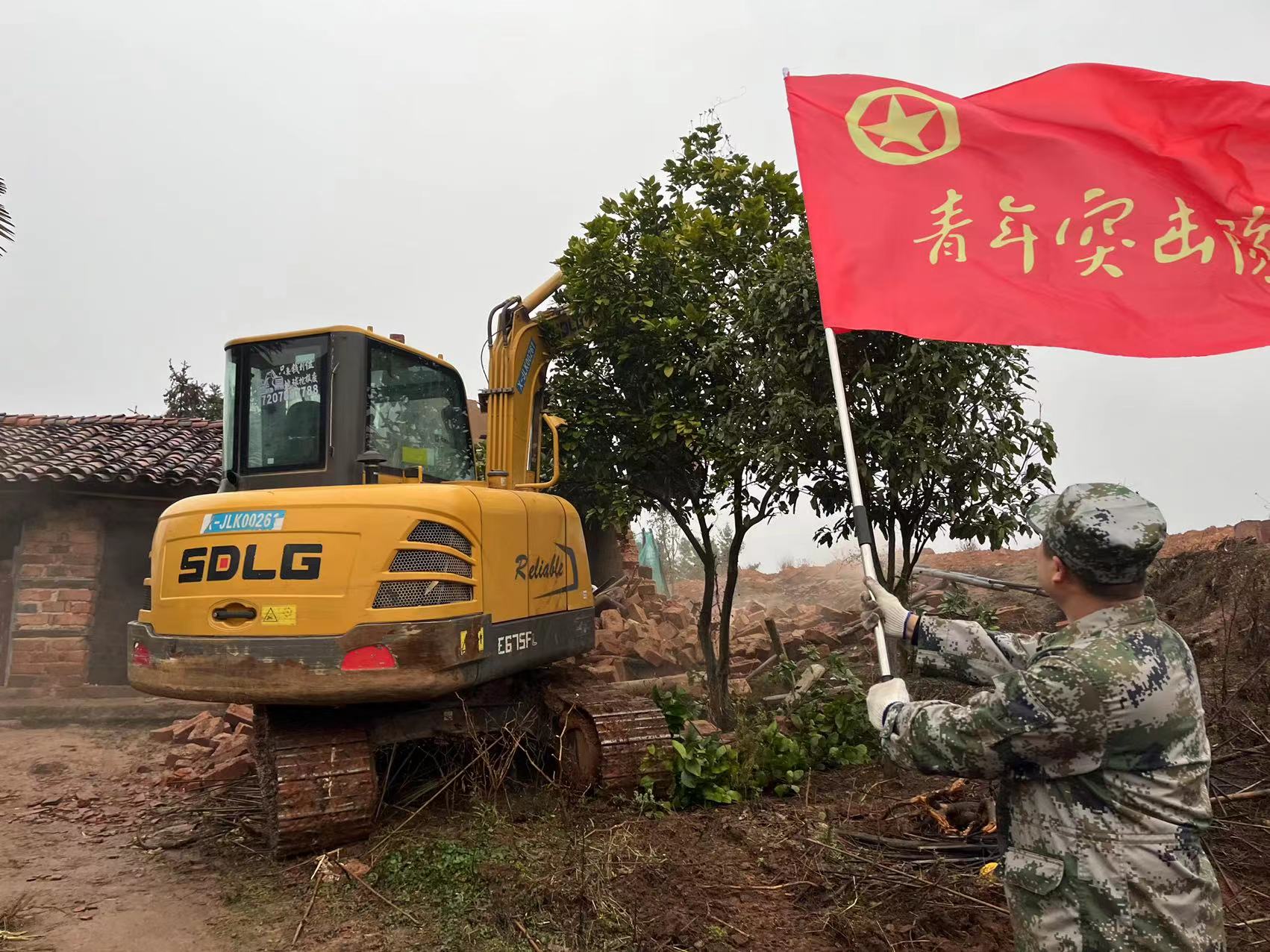 智家365app_必发365手机在线登录_365网络科技有限公司县柏林镇：推进“三拆”   青年铁军在行动