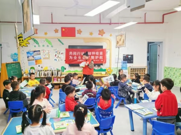 岳塘街道社区卫生服务中心开展全国儿童预防接种日宣传活动