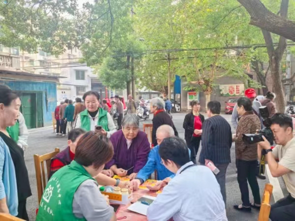 心連心走基層 面對面解難題丨岳塘街道社區(qū)衛(wèi)生服務(wù)中心開展“情暖重陽 愛心義診進社區(qū)”活動