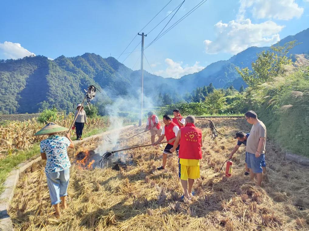 筑牢防火屏障 守护绿色家园——高峰镇各村积极开展森林防火演练