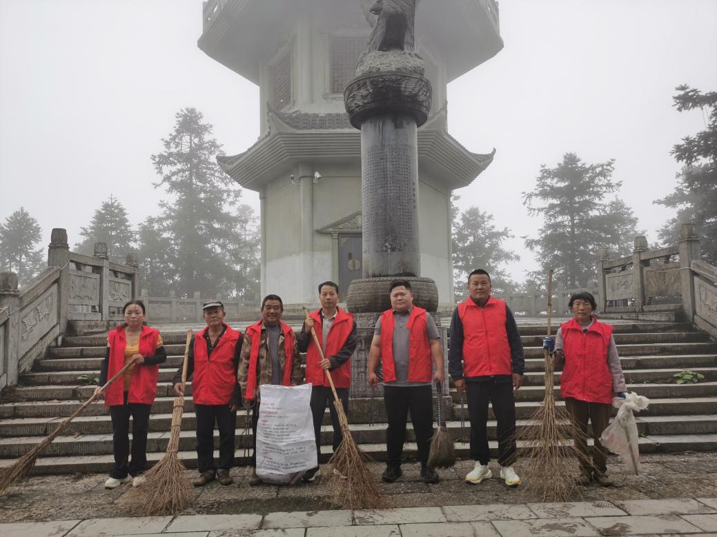 高峰镇高望界村：微党课凝聚合力，实践服务喜迎盛会