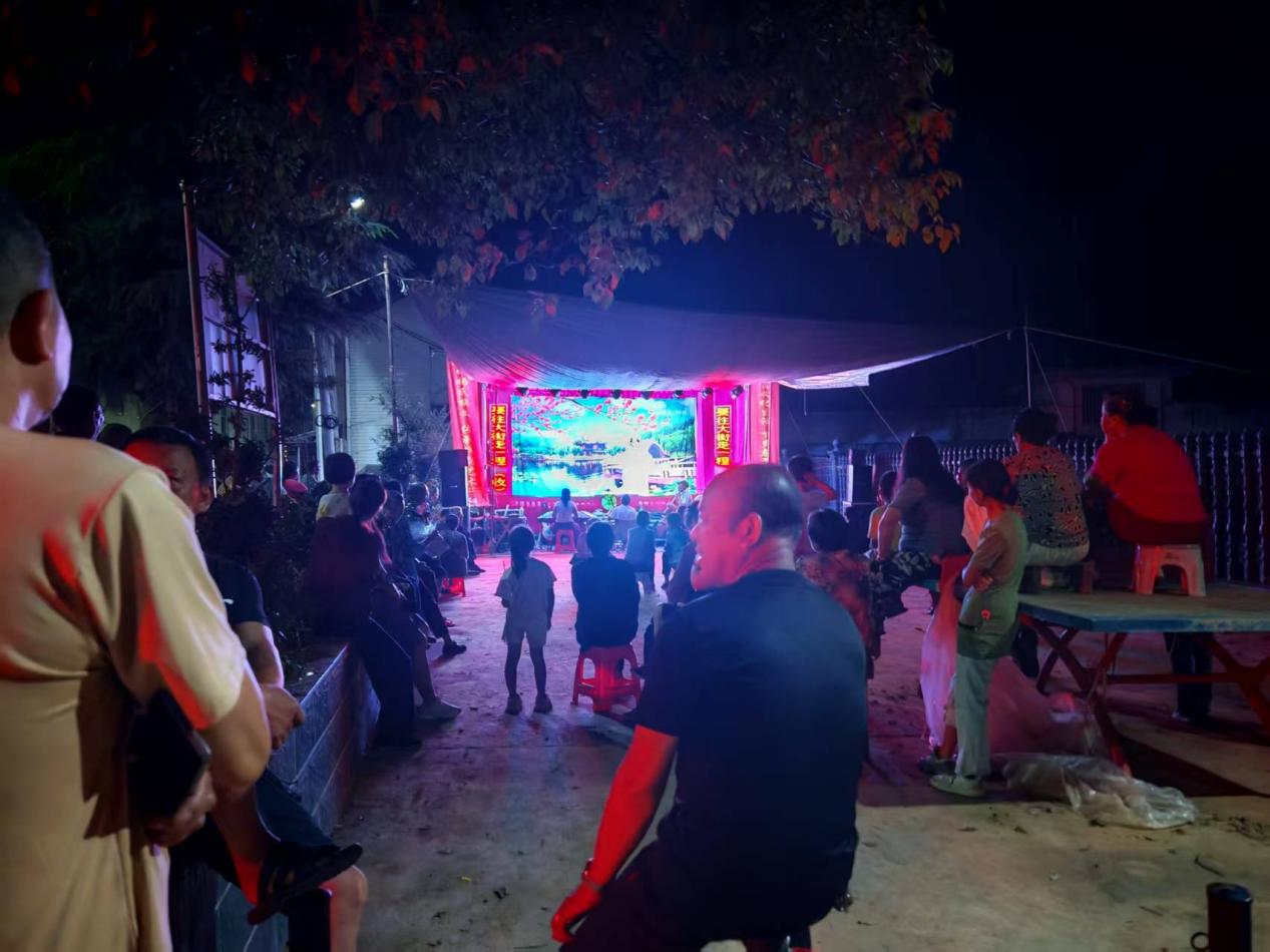 高峰镇：“送戏下乡”文化暖流润心田