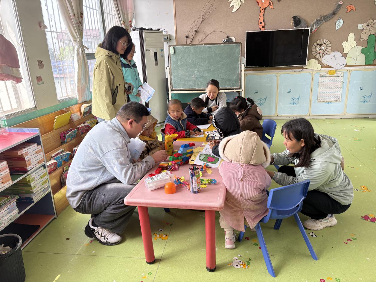 高峰镇：健康普查进校园，打通康复救助“最后一公里”