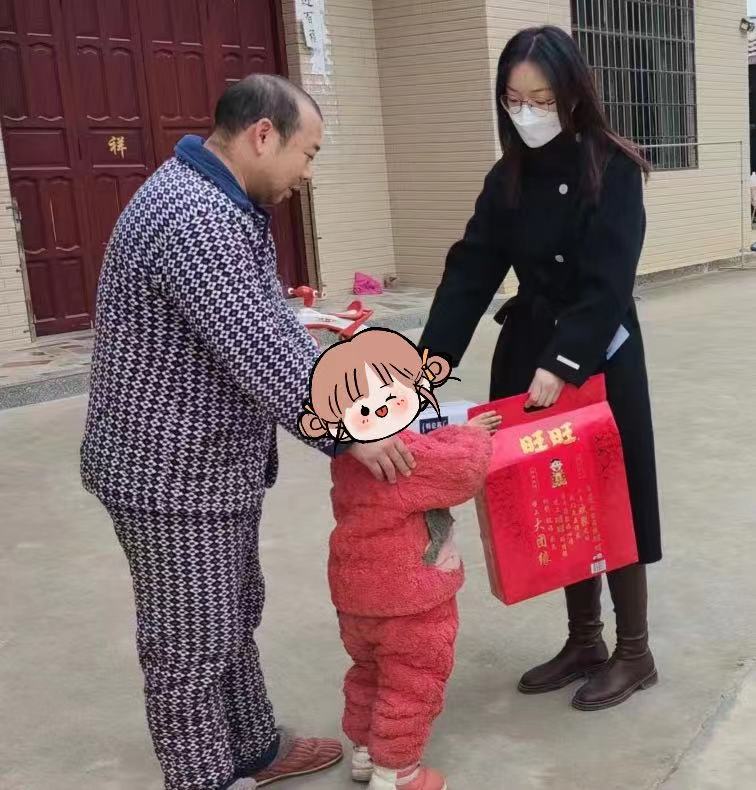 雪峰街道团工委春节前走访慰问困境青少年