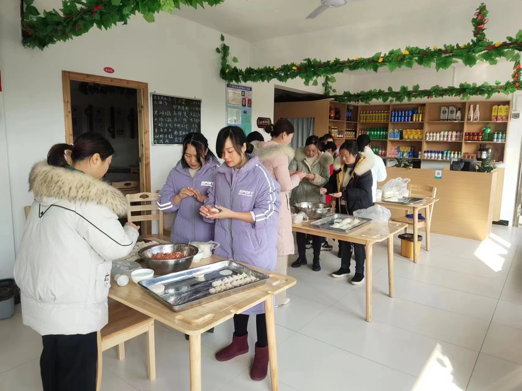武水镇：暖暖冬至日 浓浓敬老情