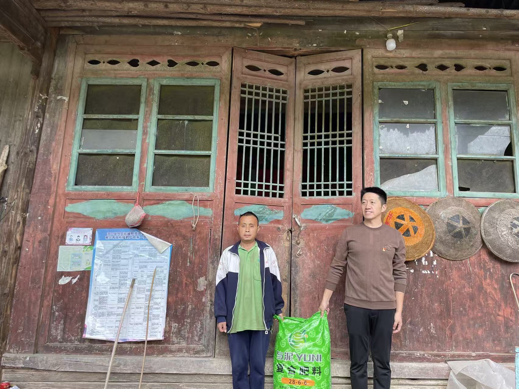 古楼乡：上门送种肥 秋耕助振兴