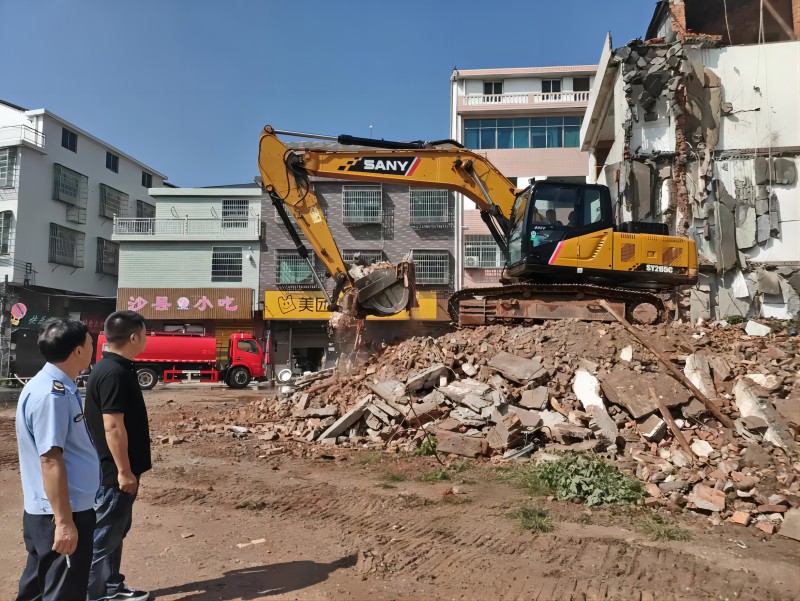 长乐镇：拆除危旧粮站，杜绝安全隐患