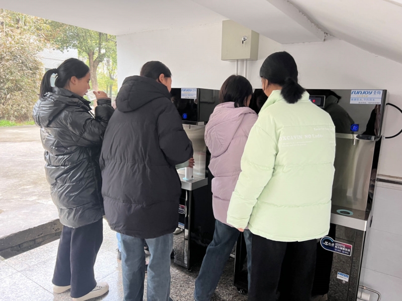长乐乡贤朱新辉：让母校的孩子们在寒冷天随时喝到热水