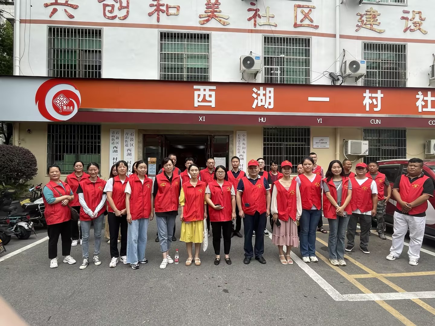 青山街道：西湖一村社区联合市退役军人事务局开展入户宣传