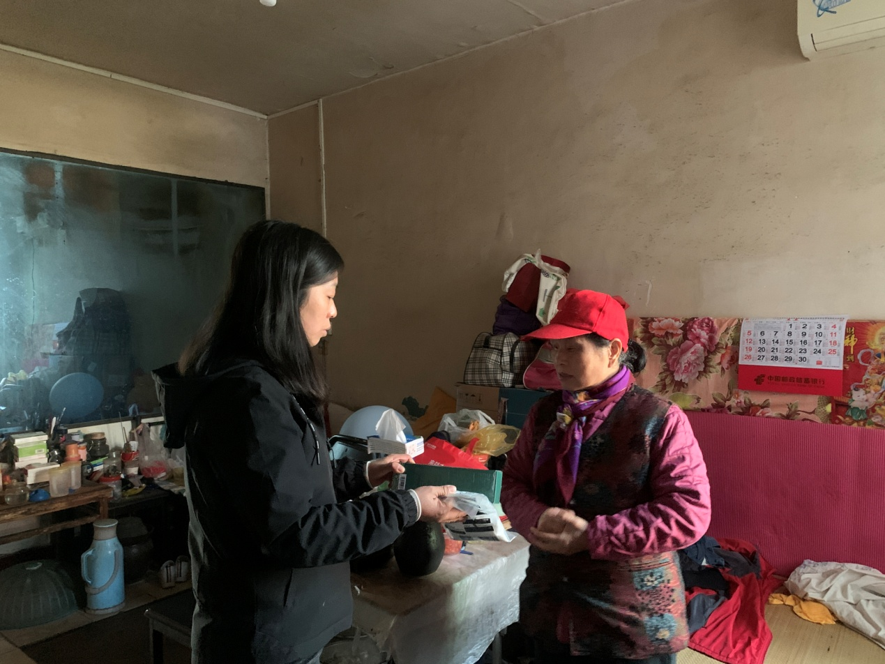 牛角巷社区暖心家园开展冬季送温暖活动