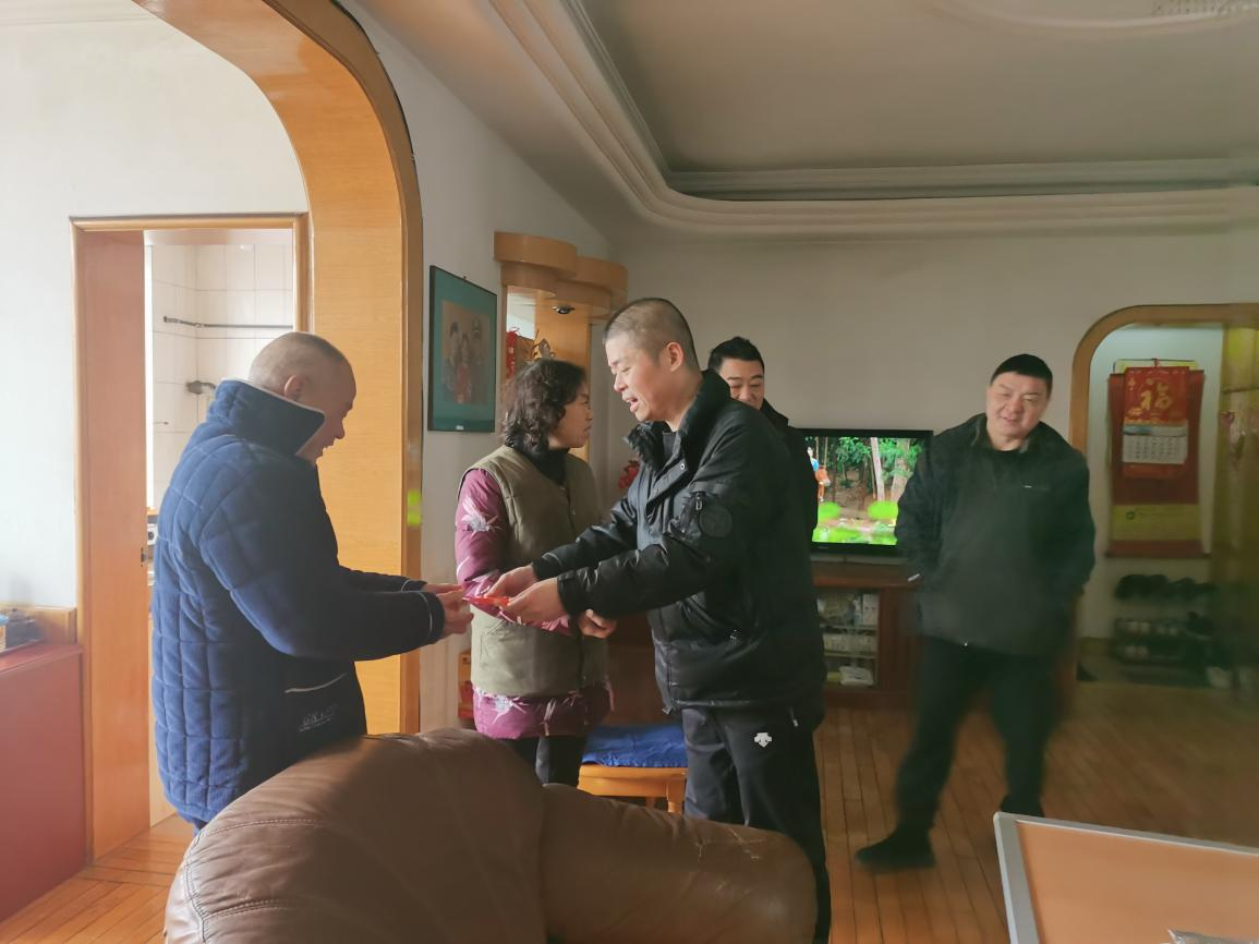 区领导走访慰问船山路社区困难党员