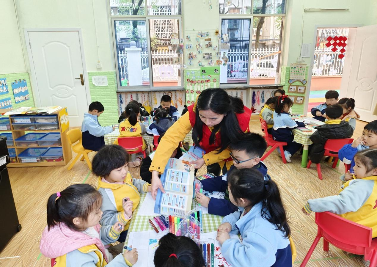 西湖一村社区深入幼儿园开展安全教育宣传