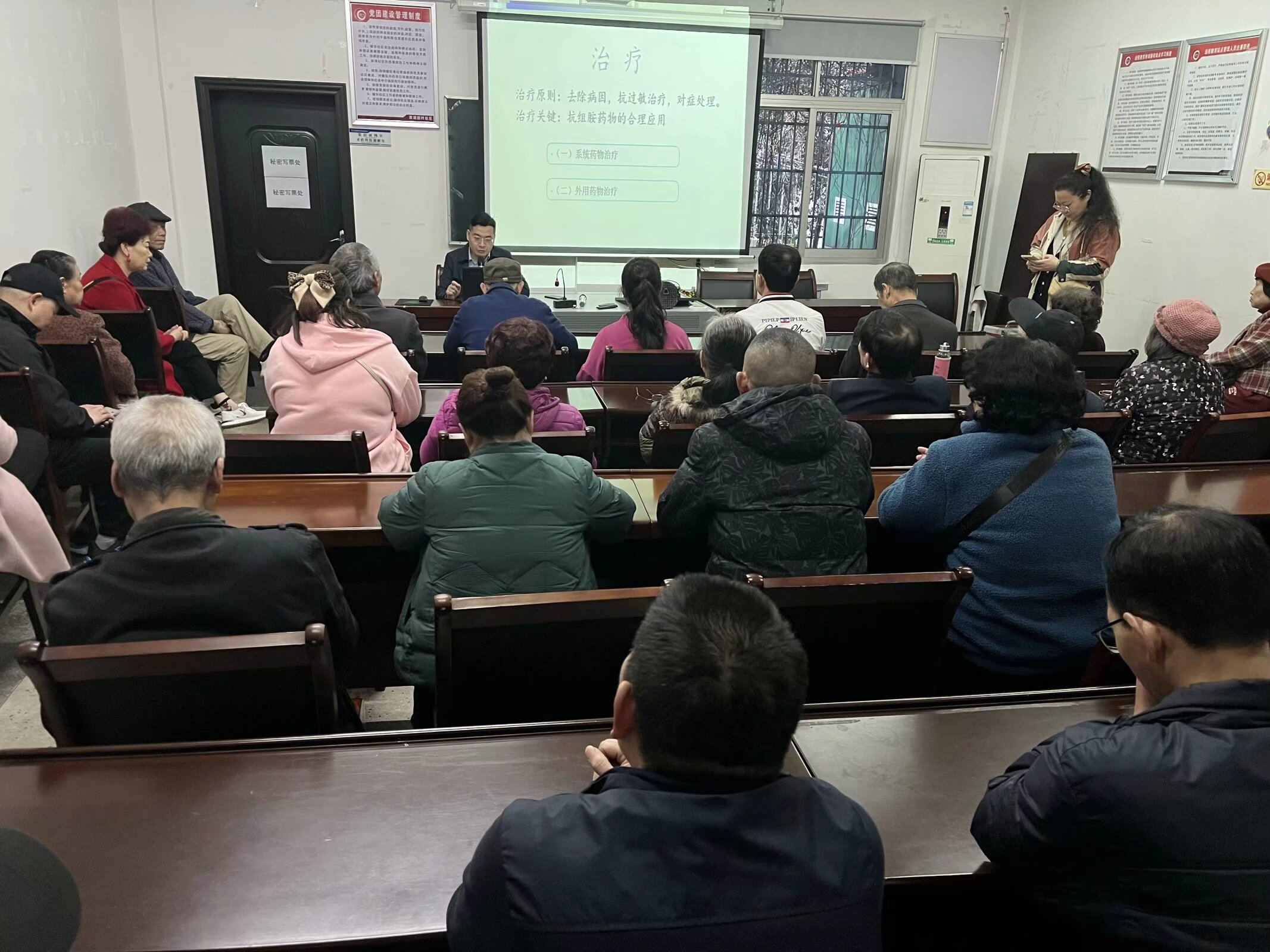 西湖新村社区：选民见面会    解忧零距离