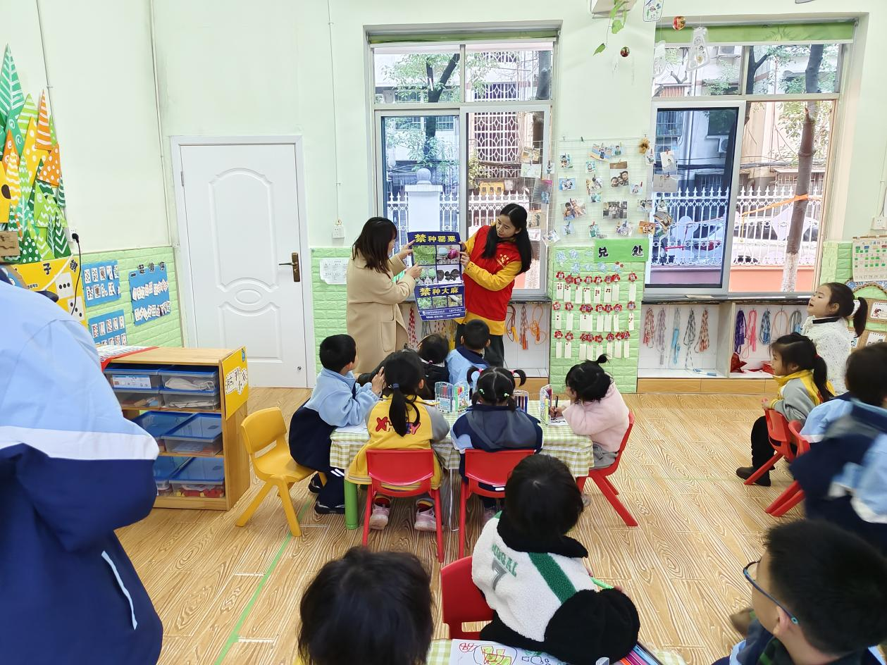 青山街道：西湖一村社区禁毒宣传走进幼儿园