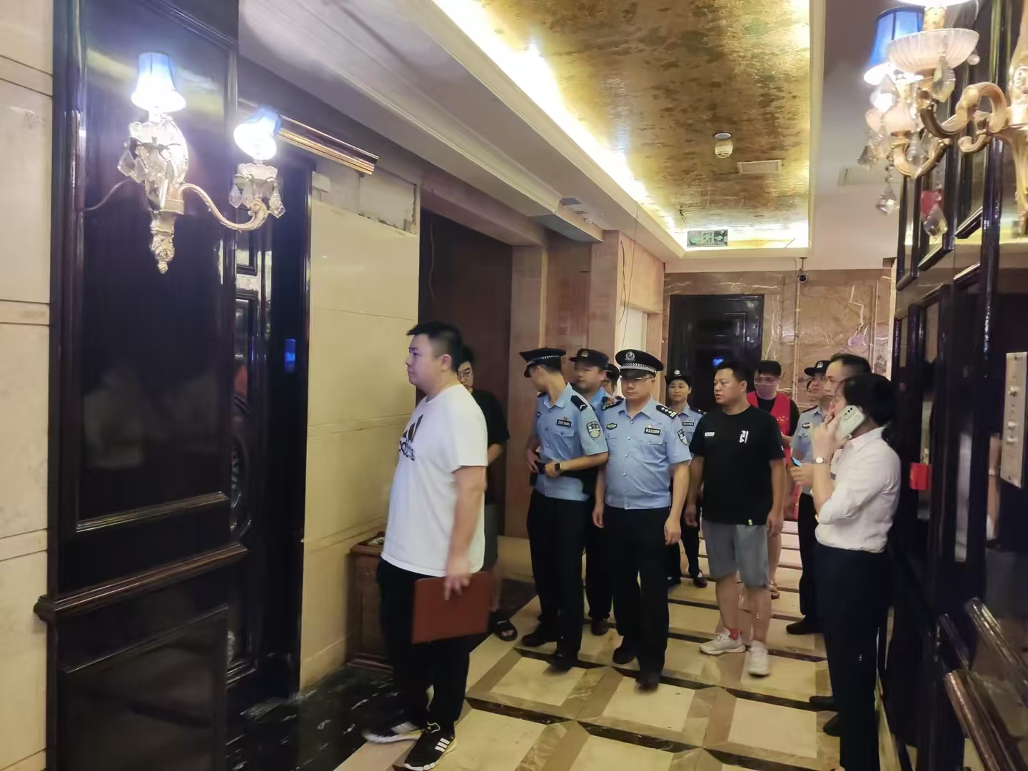 聚力成“剑”，齐力护“蕾”——青山街道开展暑假特护期联合执法整治行动