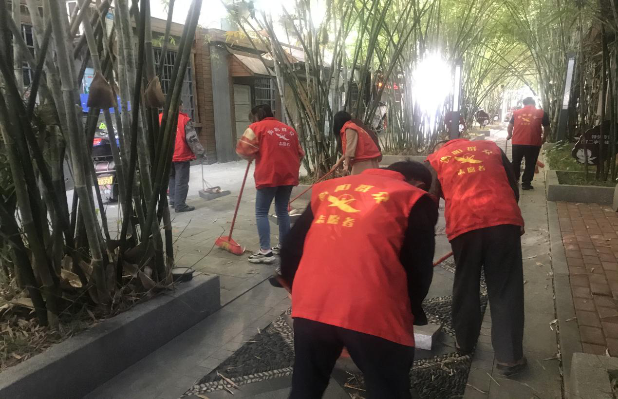 党建引领聚合力 社志融合庆五一｜青山街道西湖一村社区劳动节主题活动暖心开展
