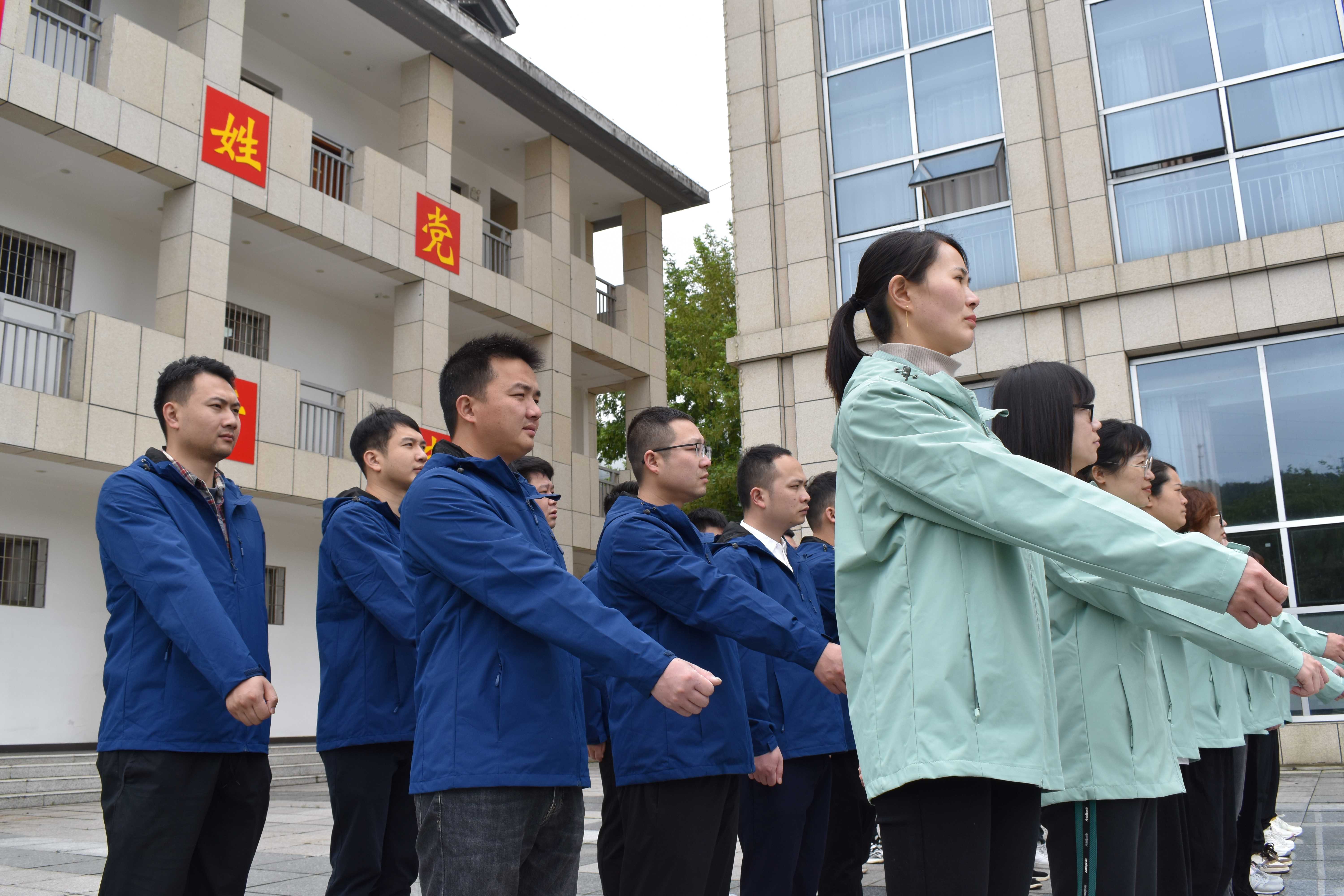 2023年中青班开展军事训练