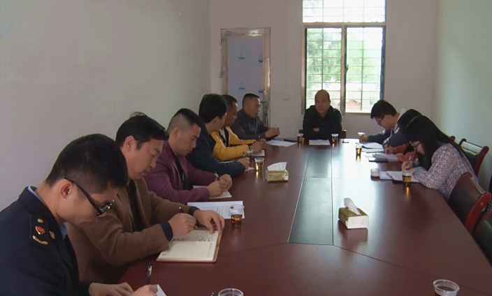 县市场监管局到洋市镇开展学习李伟同志座谈会