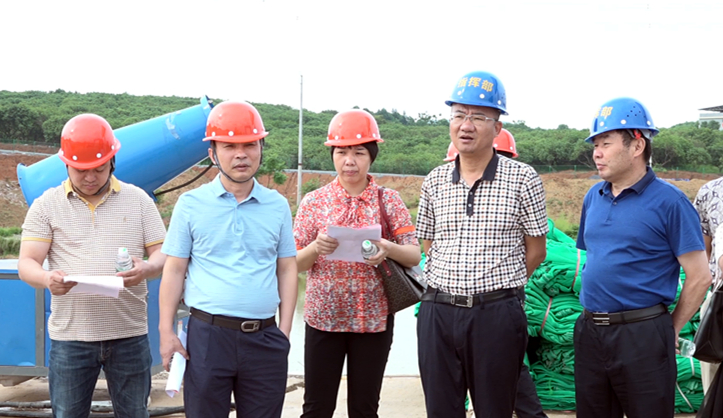 黄力调度我县教育重点项目建设