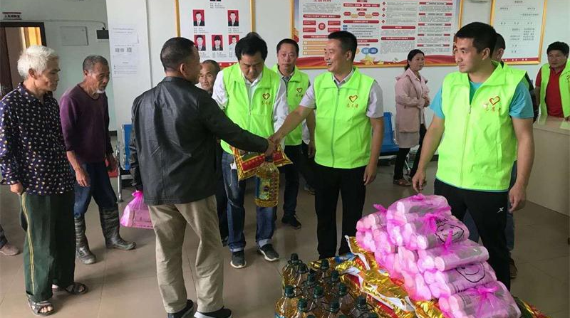 舂陵江镇开展“户帮户 亲帮亲”活动助力脱贫攻坚