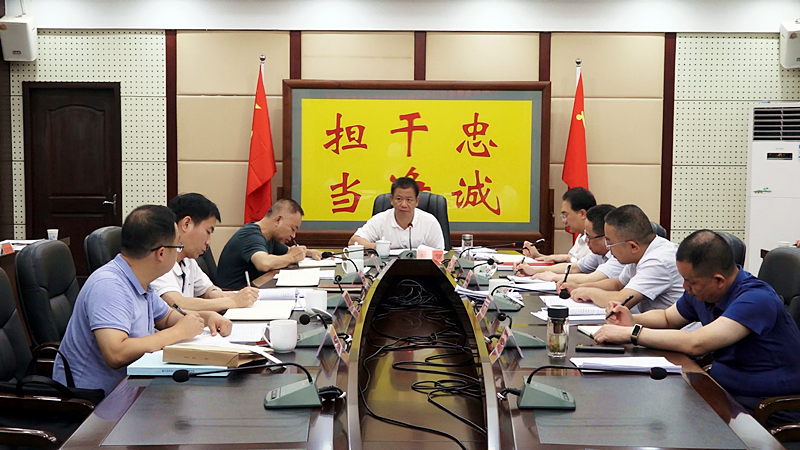 彭生智主持召开县委理论学习中心组2020年第六次集中学习