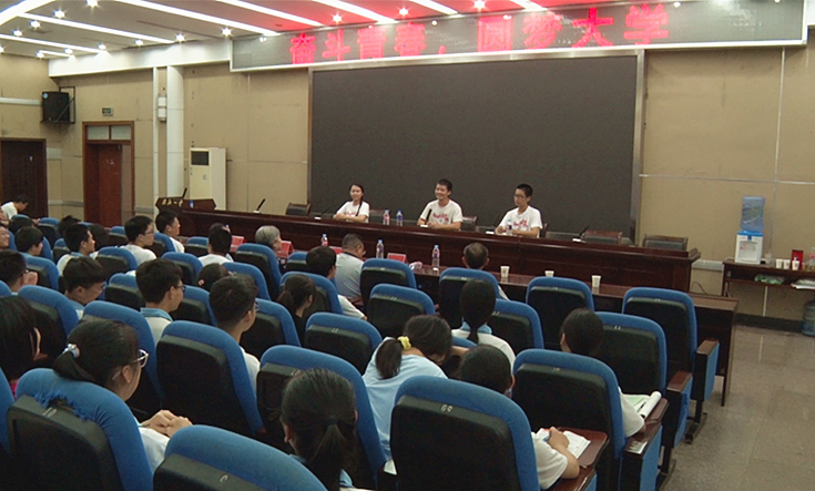 北京高校大学生到桂阳一中做经验分享