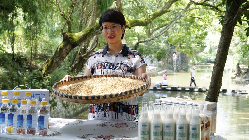 党员带货加把劲   为助农促销“搭把手”