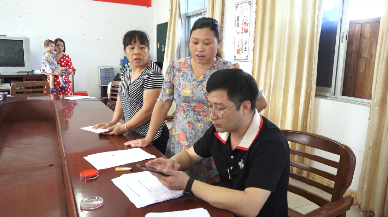 县劳动保障监察大队为农民工追回工资5万余元