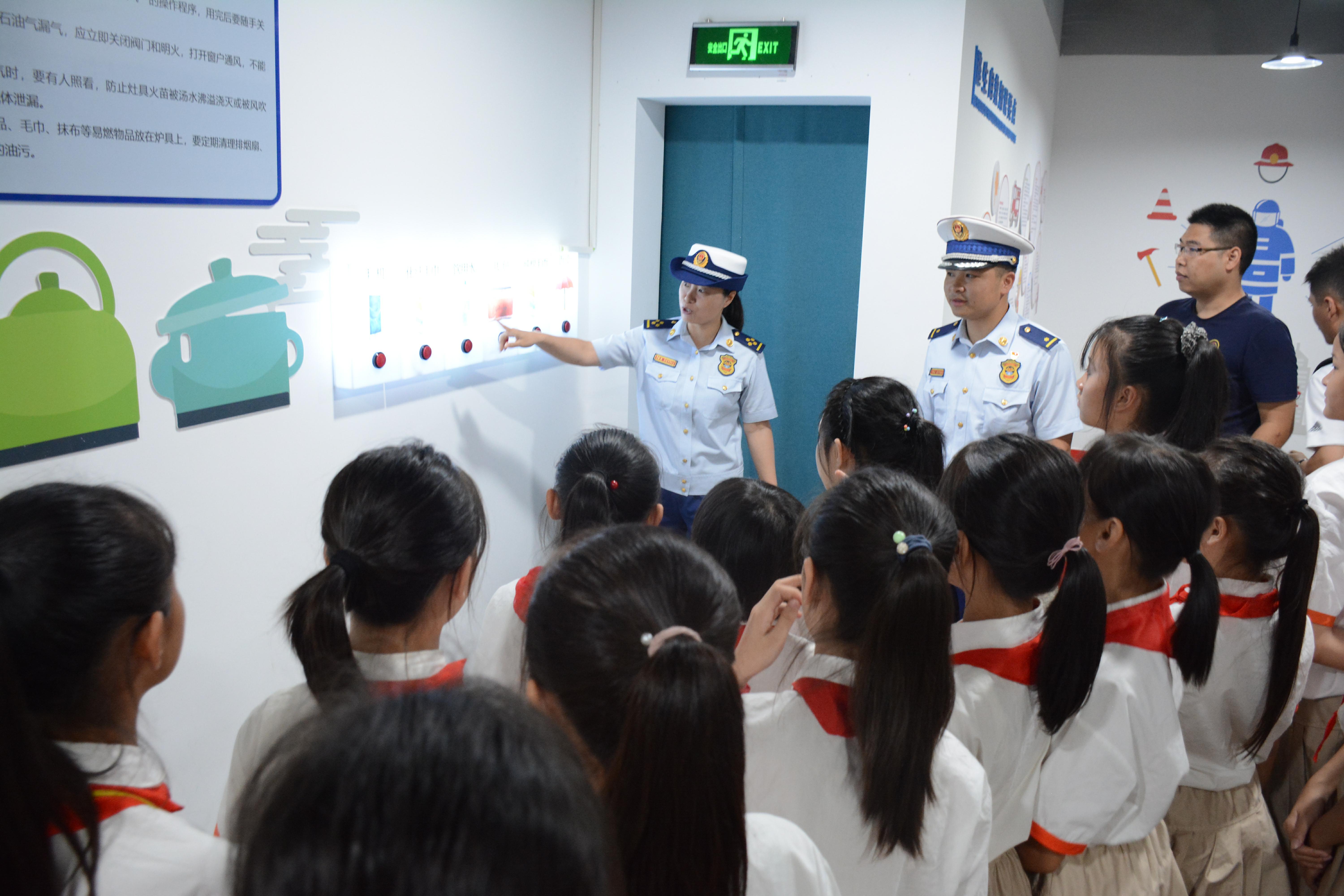 我县建成郴州首个学校消防体验馆 让消防教育“身临其境”