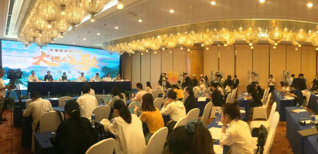 官宣丨谷智鑫何炅张凯丽万茜“拍了拍你”