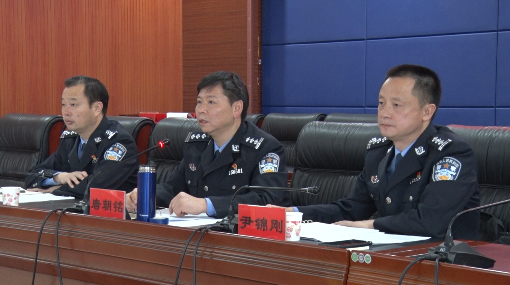 县公安局召开“坚持政治建警 全面从严治警”教育整顿政治轮训暨党风廉政建设推进会